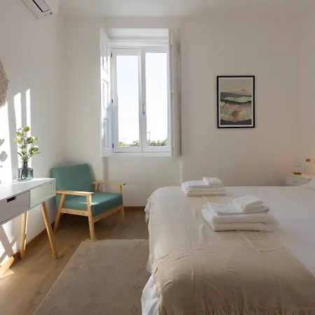 Riverfront Avenida 13 - Your Boho Flat - Uchill Viana do Castelo