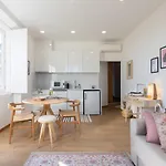 Riverfront Avenida 13 - Your Boho Flat - Uchill Apartment Viana do Castelo