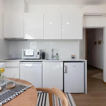 Riverfront Avenida 13 - Your Boho Flat - Uchill * Viana do Castelo