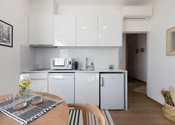 Riverfront Avenida 13 - Your Boho Flat - Uchill * Viana do Castelo