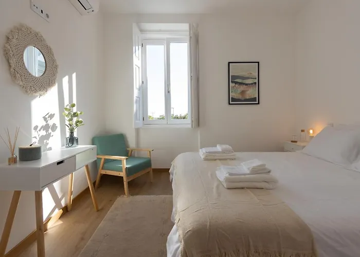 Riverfront Avenida 13 - Your Boho Flat - Uchill Viana do Castelo