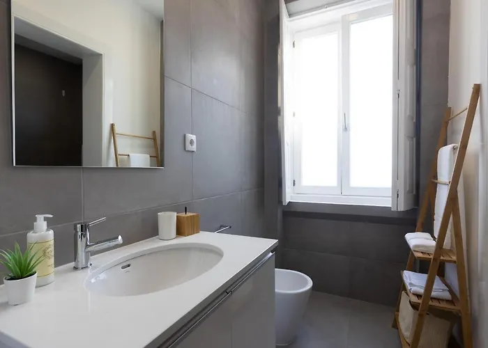 Riverfront Avenida 13 - Your Boho Flat - Uchill Apartment Viana do Castelo