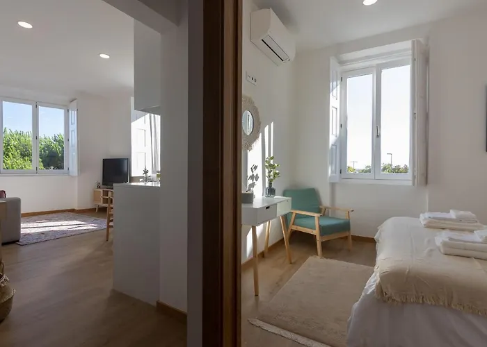 Riverfront Avenida 13 - Your Boho Flat - Uchill Apartment